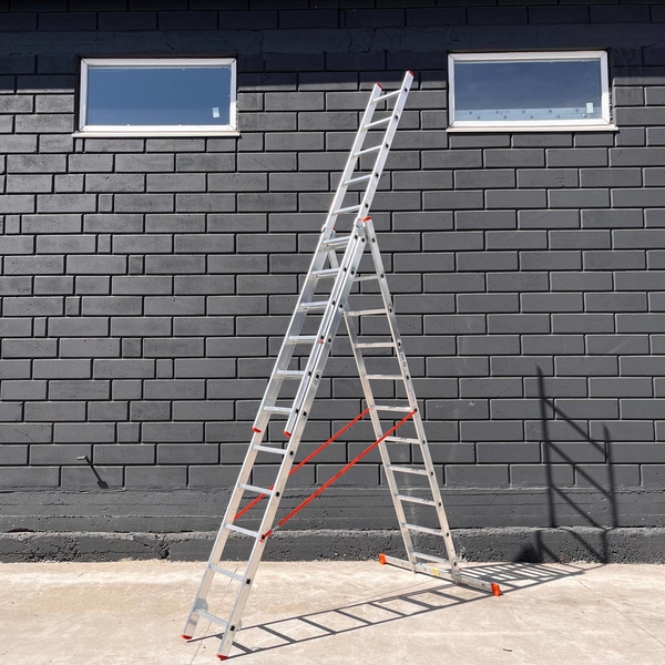 Безпечне обладнання для робіт на висоті - будівельні драбини